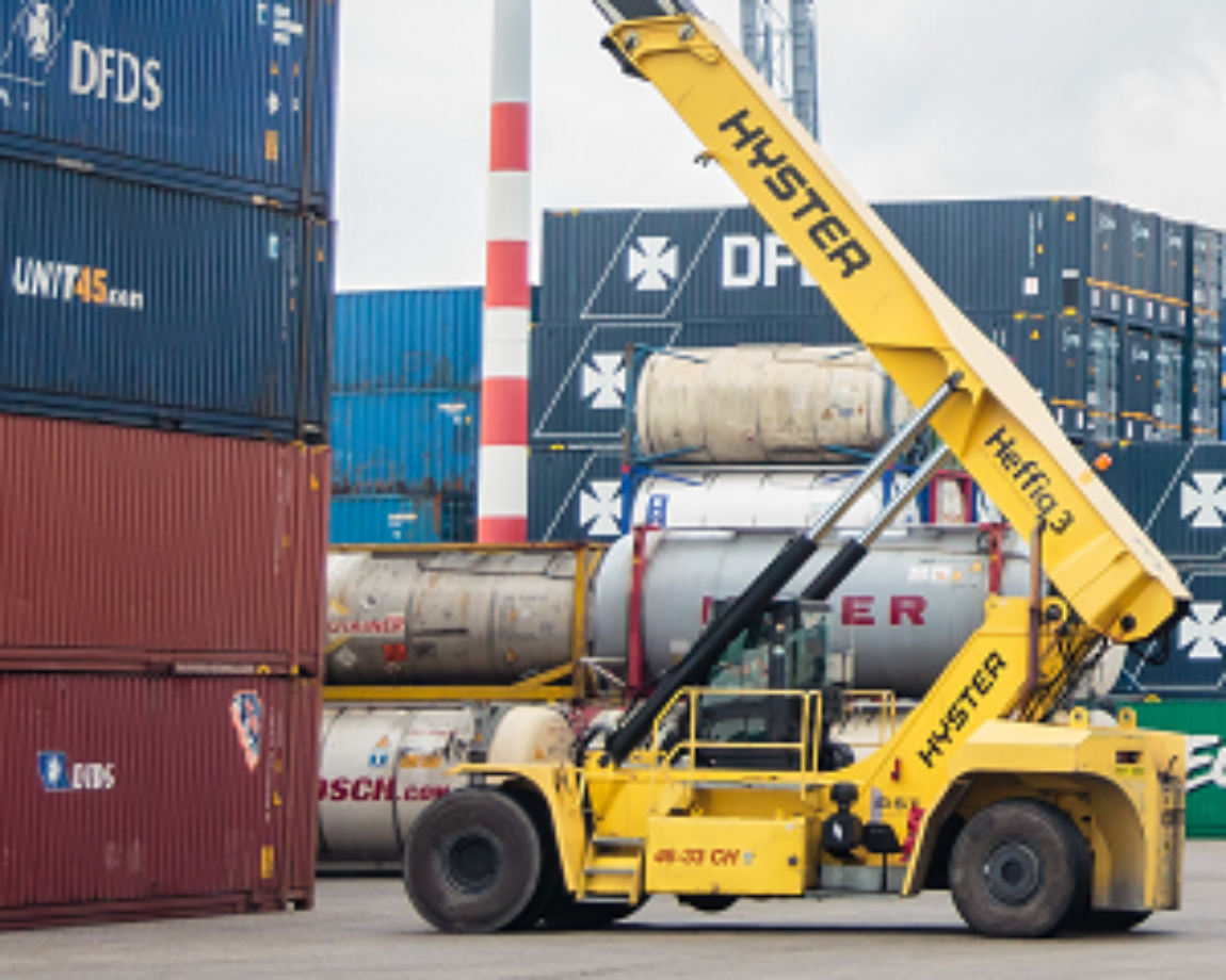 APSOvib Conical Bearing Application Conical bearing application example: Hyster-Yale crane loading cargo