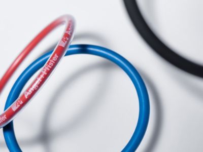 O-rings overview: red FEP-O-Seal with Angst+Pfister branding, black Kalrez and blue PERTEC o-rings