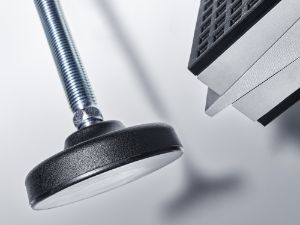 Levelling machine mounts overview: Hinged foot and wedge mount